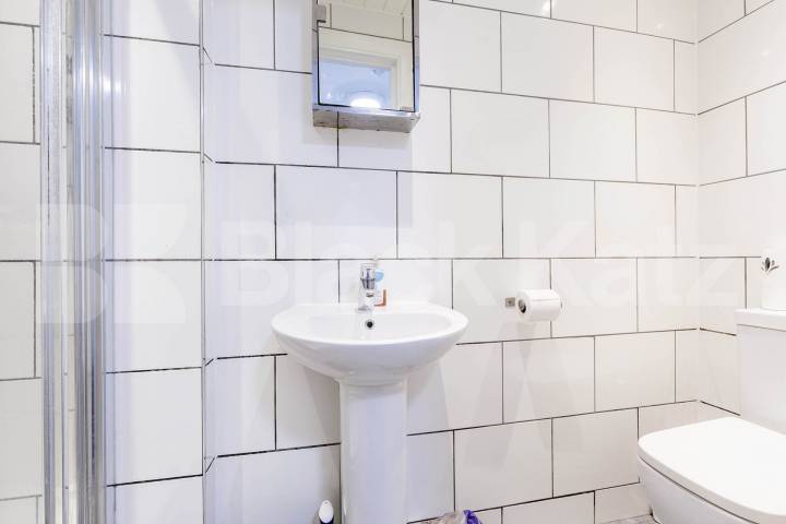 Modern studio set in a beautiful location Kilburn Lane , Queens Park